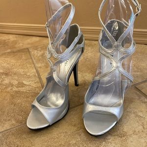 Silver strap heels 9 medium, Venus brand new never worn. 4 1/2 inch heel.